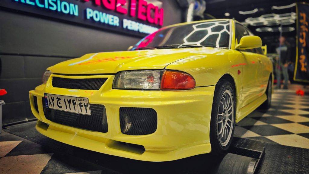  داینو و ریمپ خودروی کلاسیک میتسوبیشی در مشهد 1024x577